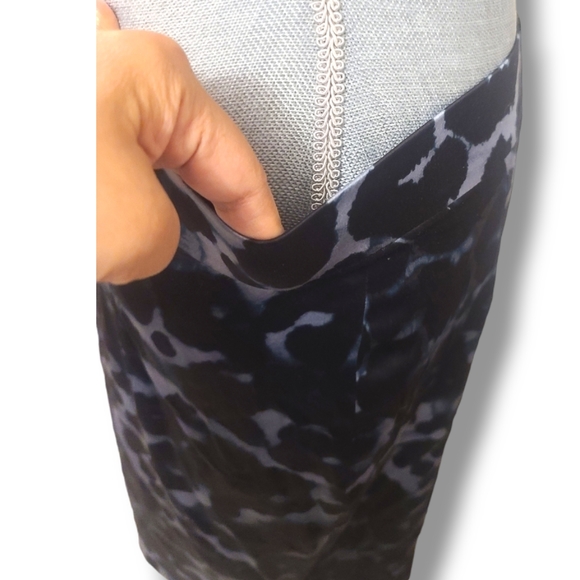 Ann Taylor Silk Animal Pattern Printed Pencil Skirt Size 4 Women - Picture 6 of 10